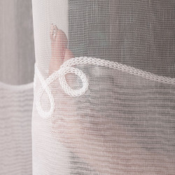 Firanka haftowana ze wzorem na samym dole 009505