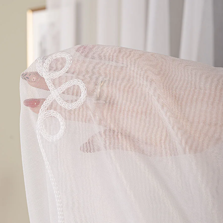 Firanka haftowana ze wzorem na samym dole 009505