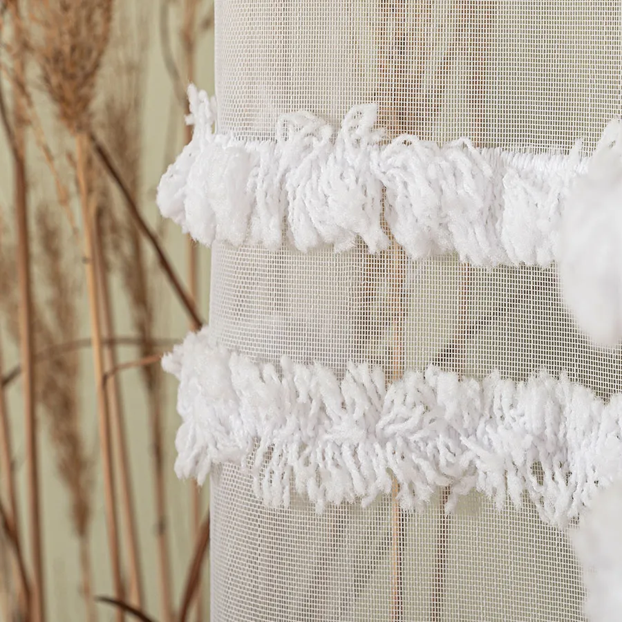 Firanka haftowana ze wzorem pasowym 083616