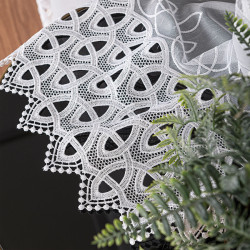 Firanka z aplikacją na markizecie ze wzorem pasowym 081972