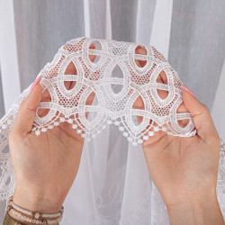 Firanka z aplikacją na markizecie ze wzorem pasowym 081972