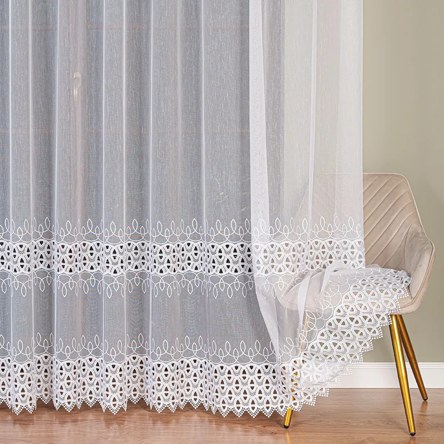 Firanka z aplikacją na markizecie ze wzorem pasowym 081972