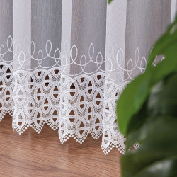 Firanka z aplikacją na markizecie ze wzorem pasowym 081972 Firanka z aplikacją na markizecie ze wzorem pasowym 081972