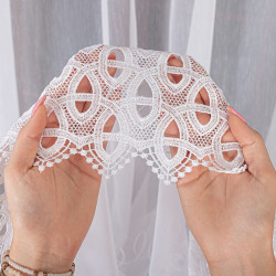 Firanka z aplikacją na markizecie ze wzorem pasowym 081972 Firanka z aplikacją na markizecie ze wzorem pasowym 081972