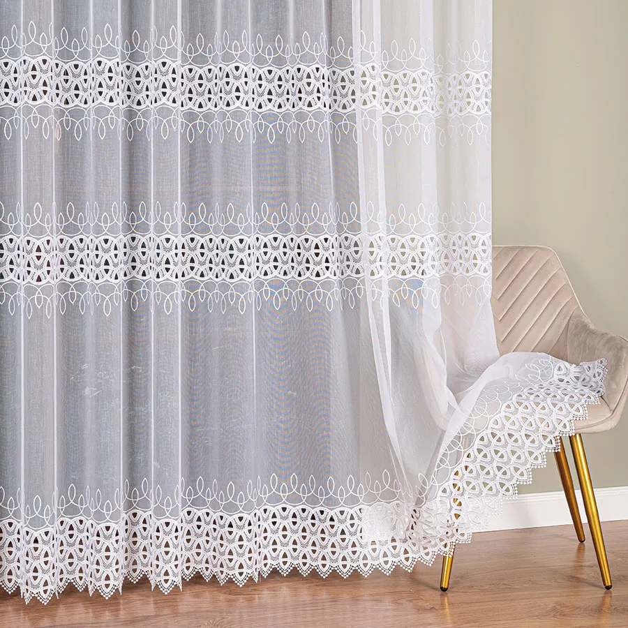 Firanka z aplikacją na markizecie ze wzorem pasowym 081972