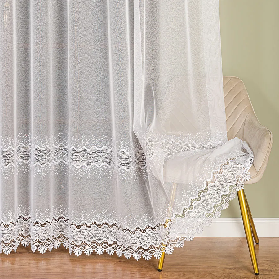 Firanka z aplikacją na markizecie ze wzorem pasowym 081445