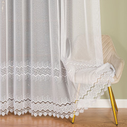 Firanka z aplikacją na markizecie ze wzorem pasowym 081445