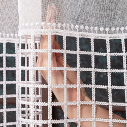 Firanka z aplikacją na markizecie ze wzorem pasowym 081773 Firanka z aplikacją na markizecie ze wzorem pasowym 081773