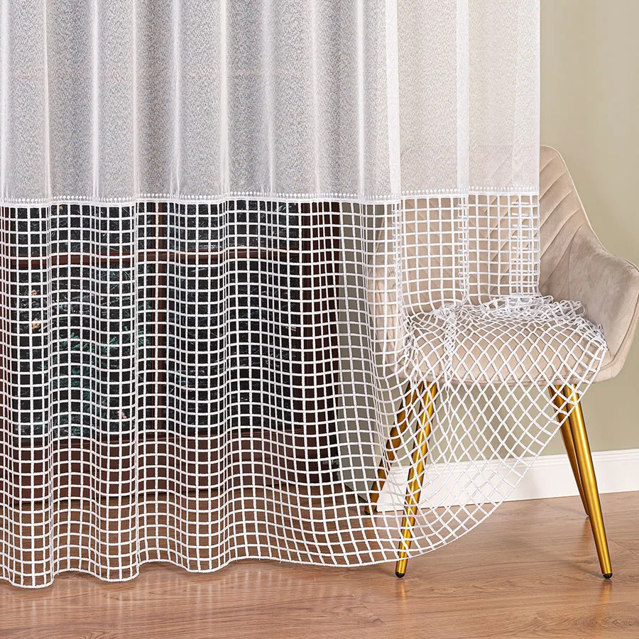 Firanka z aplikacją na markizecie ze wzorem pasowym 081773