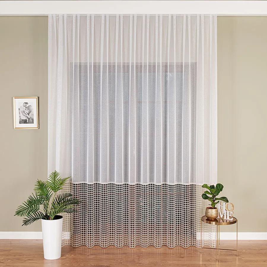 Firanka z aplikacją na markizecie ze wzorem pasowym 081773