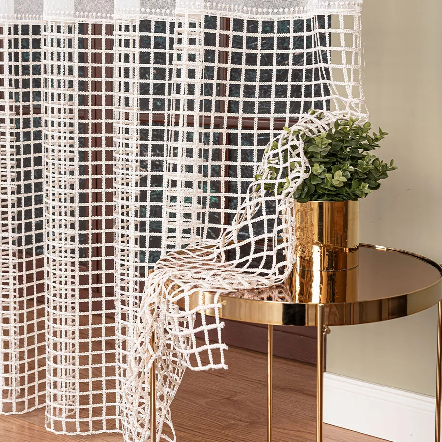 Firanka z aplikacją na markizecie ze wzorem pasowym 081773