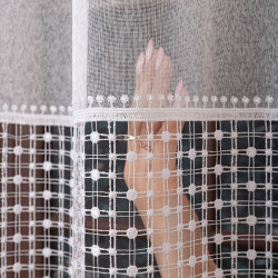 Firanka z aplikacją na markizecie ze wzorem pasowym 081778 Firanka z aplikacją na markizecie ze wzorem pasowym 081778