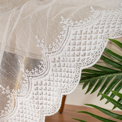 Firanka haftowana ze wzorem pasowym 127684