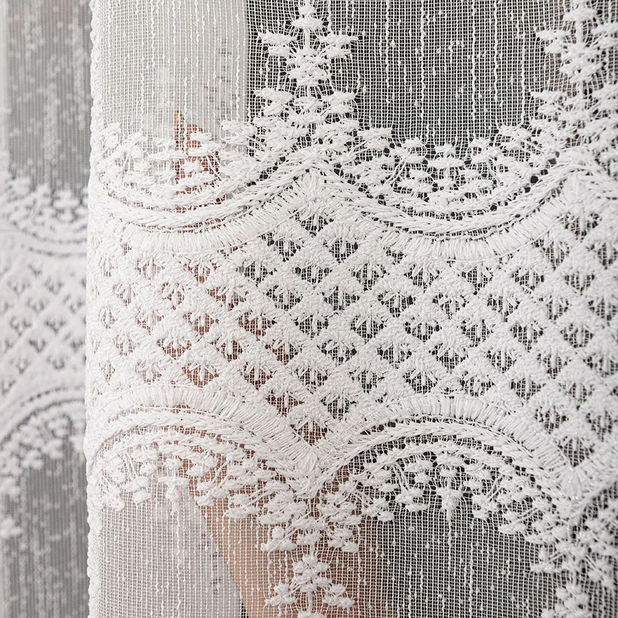 Firanka haftowana ze wzorem pasowym 127684