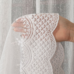 Firanka haftowana ze wzorem pasowym 127684