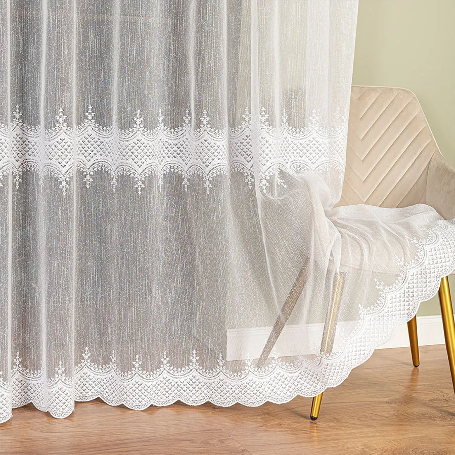 Firanka haftowana ze wzorem pasowym 127684