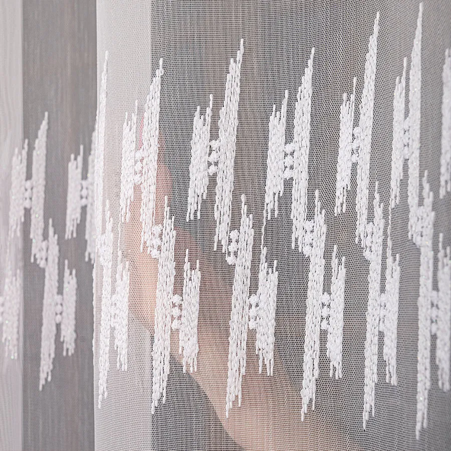 Firanka haftowana ze wzorem pasowym 127304