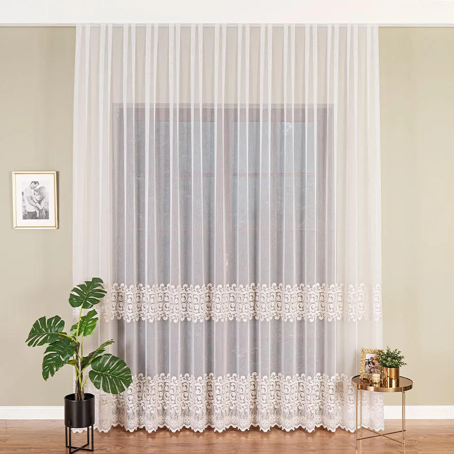 Firanka haftowana na markizecie ze wzorem pasowym ze złotą nicią 009363