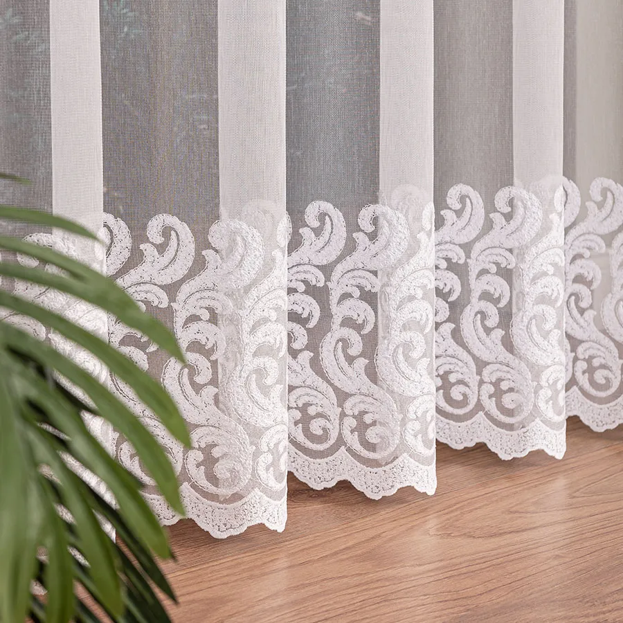 Firanka haftowana na markizecie ze wzorem pasowym 009366