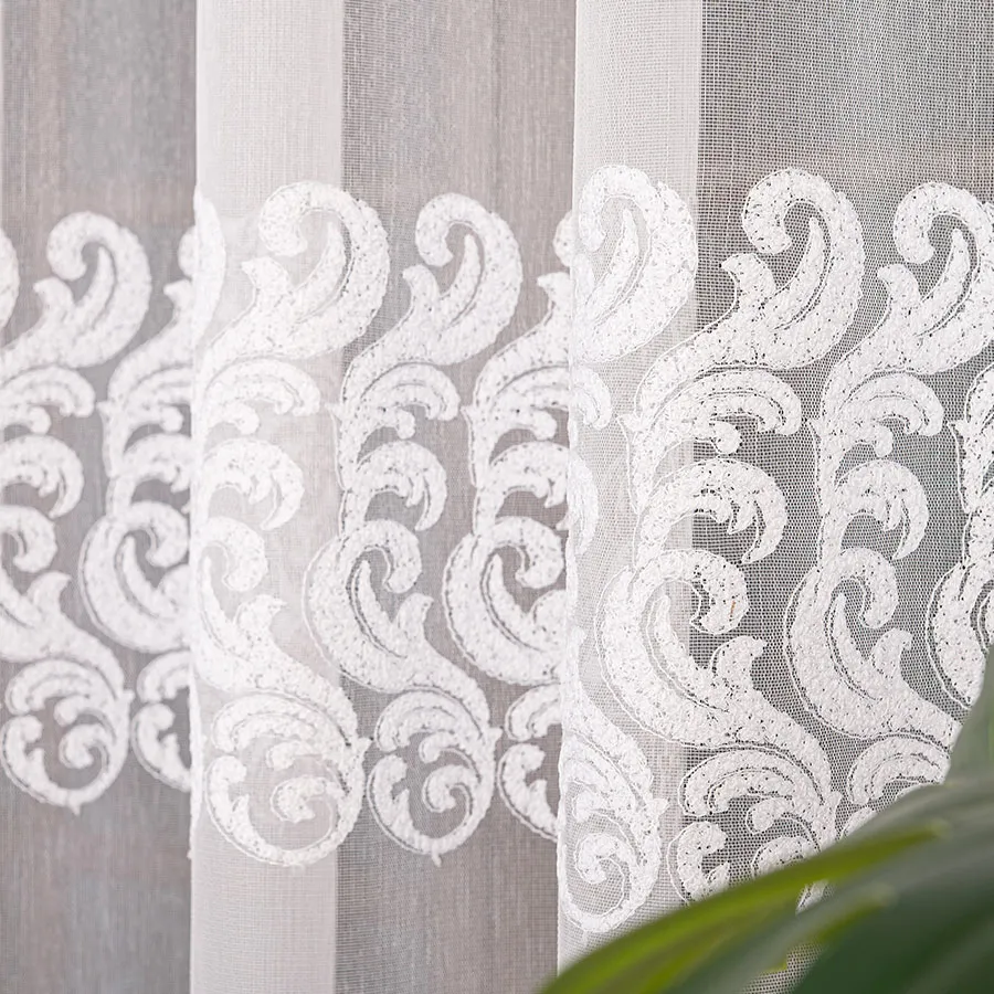 Firanka haftowana na markizecie ze wzorem pasowym 009366