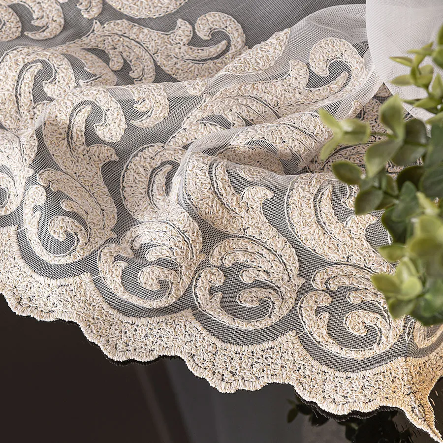 Firanka haftowana na markizecie ze wzorem pasowym 009366