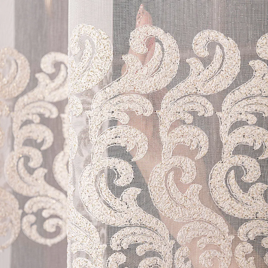 Firanka haftowana na markizecie ze wzorem pasowym 009366