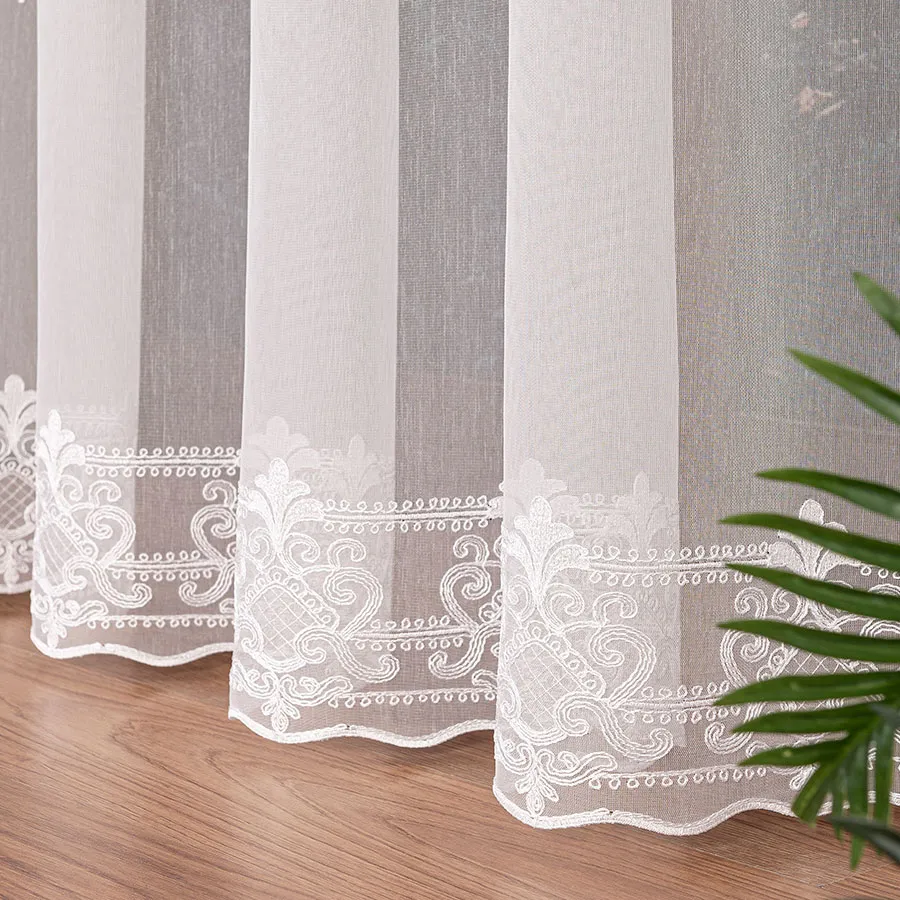 Firanka haftowana na markizecie ze wzorem pasowym 034282