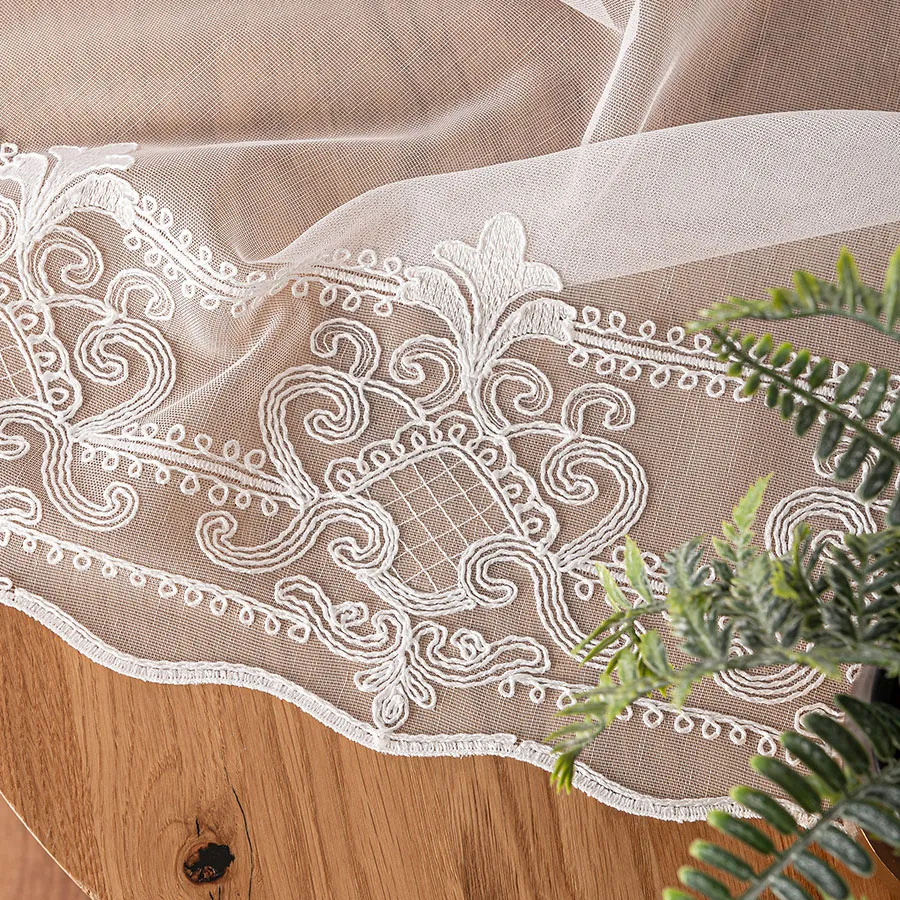 Firanka haftowana na markizecie ze wzorem pasowym 034282