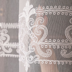 Firanka haftowana na markizecie ze wzorem pasowym 034282