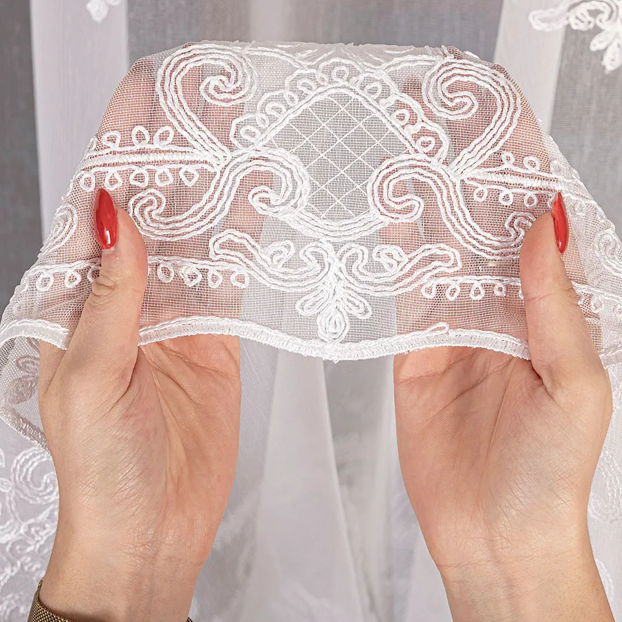 Firanka haftowana na markizecie ze wzorem pasowym 034282