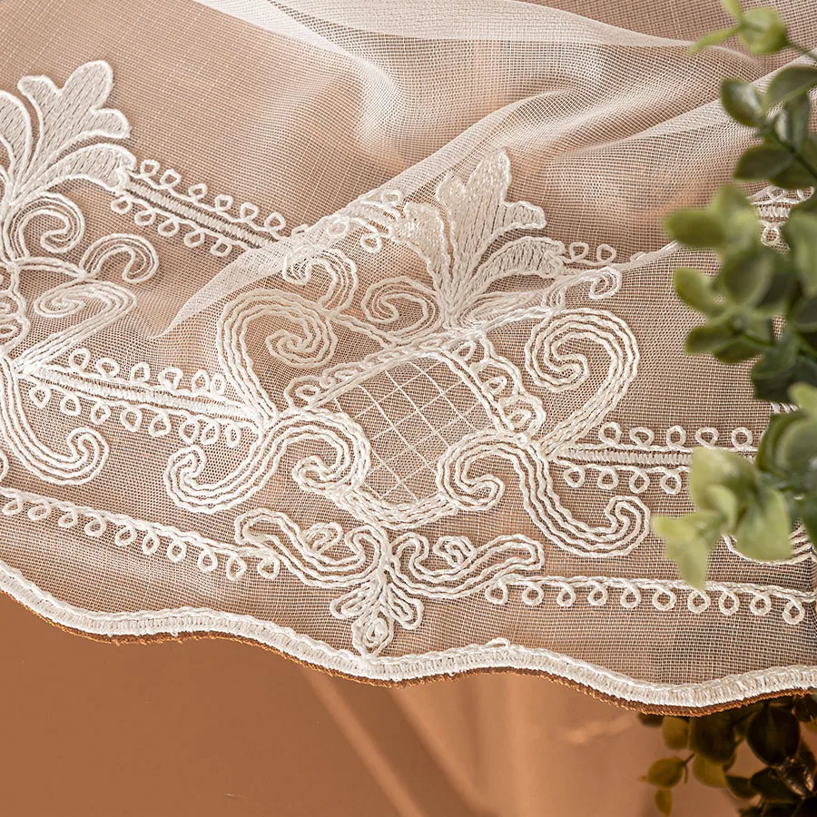 Firanka haftowana na markizecie ze wzorem pasowym 034282