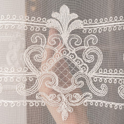 Firanka haftowana na markizecie ze wzorem pasowym 034282