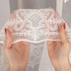 Firanka haftowana na markizecie ze wzorem pasowym 034282