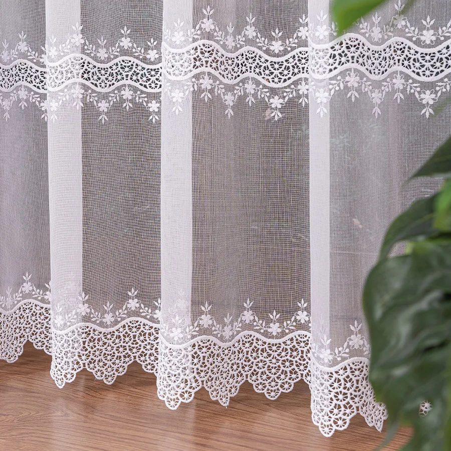 Firanka z aplikacją ze wzorem pasowym na markizecie 112964