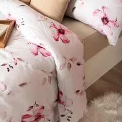 Detal materiału – satynowa tkanina z subtelnym połyskiem.