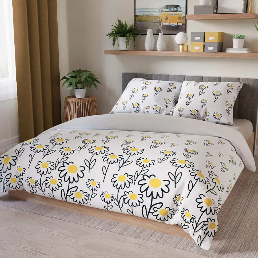 Stylowa pościel w biało-żółtej kolorystyce na łóżku.