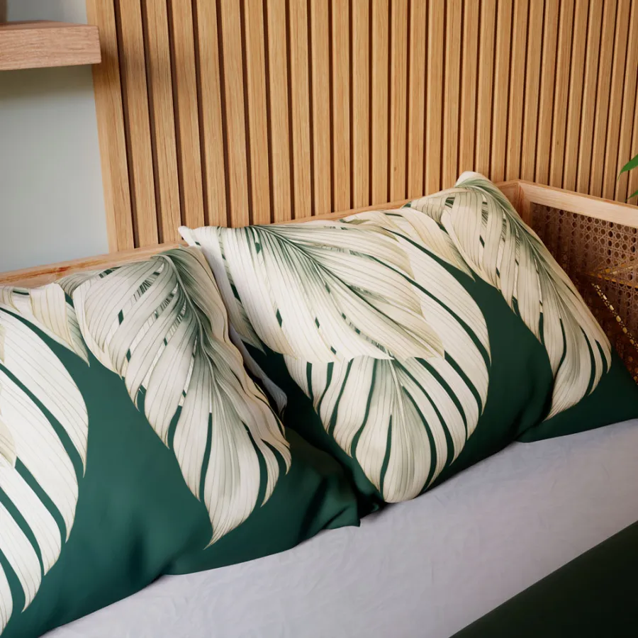 Poszewki na poduszki z zestawu TROPICANA 70x80 cm – tropikalny wzór i intensywne kolory.
