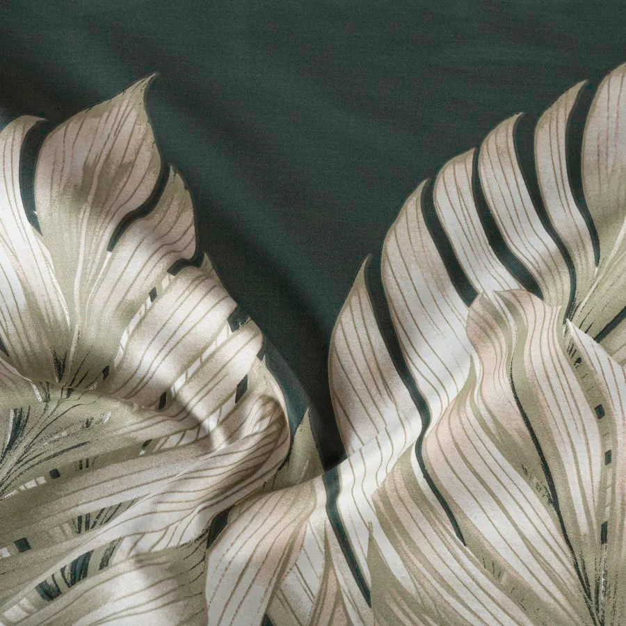 Pościel TROPICANA jako wyrazisty element dekoracyjny sypialni glamour.