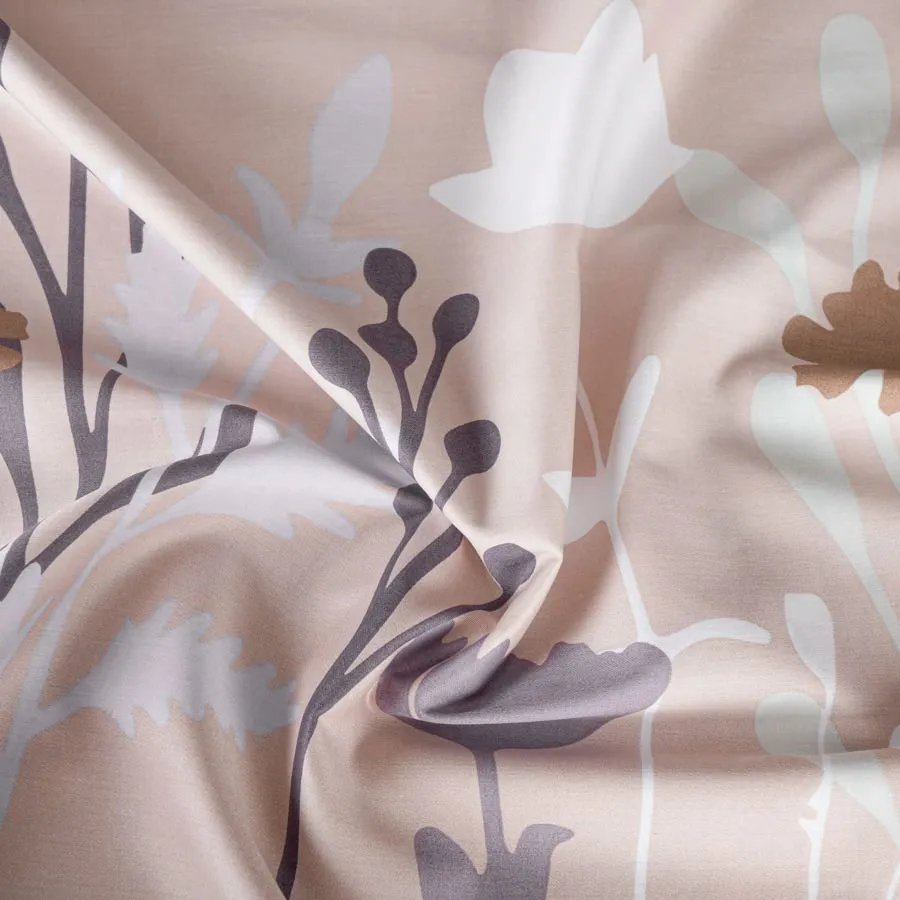 Pościel CLEO jako romantyczny akcent w sypialni inspirowanej naturą.