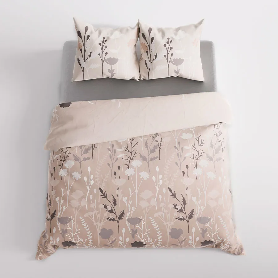 Pościel CLEO w minimalistycznej, jasnej aranżacji wnętrza.