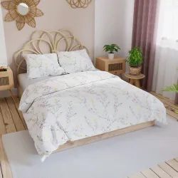 Komplet pościeli ZOE 160x200 cm z subtelnym kwiatowym wzorem.
