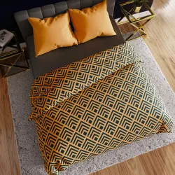 Komplet pościeli TRESSA 160x200 cm z geometrycznym wzorem w odcieniach pomarańczu i czerni. Komplet pościeli TRESSA 160x200 cm z geometrycznym wzorem w odcieniach pomarańczu i czerni.