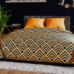 Komplet pościeli TRESSA 220x200 cm z geometrycznym wzorem w odcieniach pomarańczu i czerni. Komplet pościeli TRESSA 220x200 cm z geometrycznym wzorem w odcieniach pomarańczu i czerni.