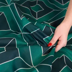 Zbliżenie na detale pościeli SAPHIRA – elegancki, nowoczesny design. Zbliżenie na detale pościeli SAPHIRA – elegancki, nowoczesny design.