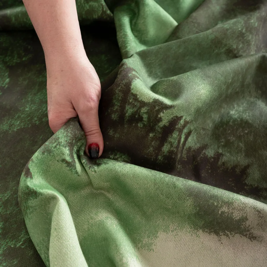 Zbliżenie na detale pościeli FOREST – soczysta zieleń i głębia kolorów.