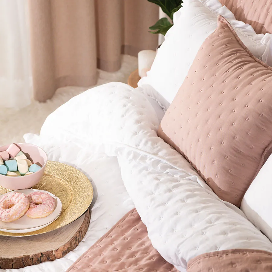 WERONA Narzuta dekoracyjna z falbaną, 220x240cm, kolor 011 biały WERONA