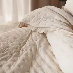 WERONA Narzuta dekoracyjna z falbaną, 200x220cm, kolor 112 beżowy WERONA