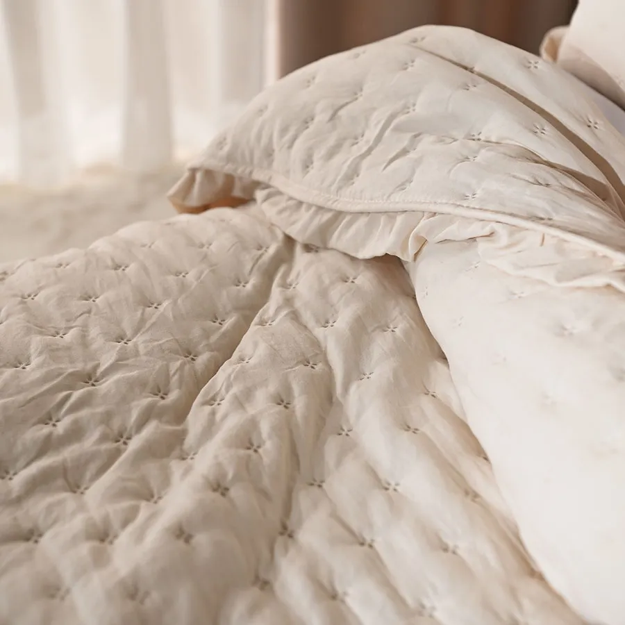 WERONA Narzuta dekoracyjna z falbaną, 220x240cm, kolor 112 beżowy WERONA