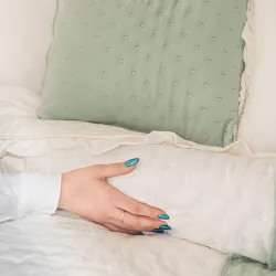 WERONA Narzuta dekoracyjna z falbaną, 170x210cm, kolor 608 ecru WERONA