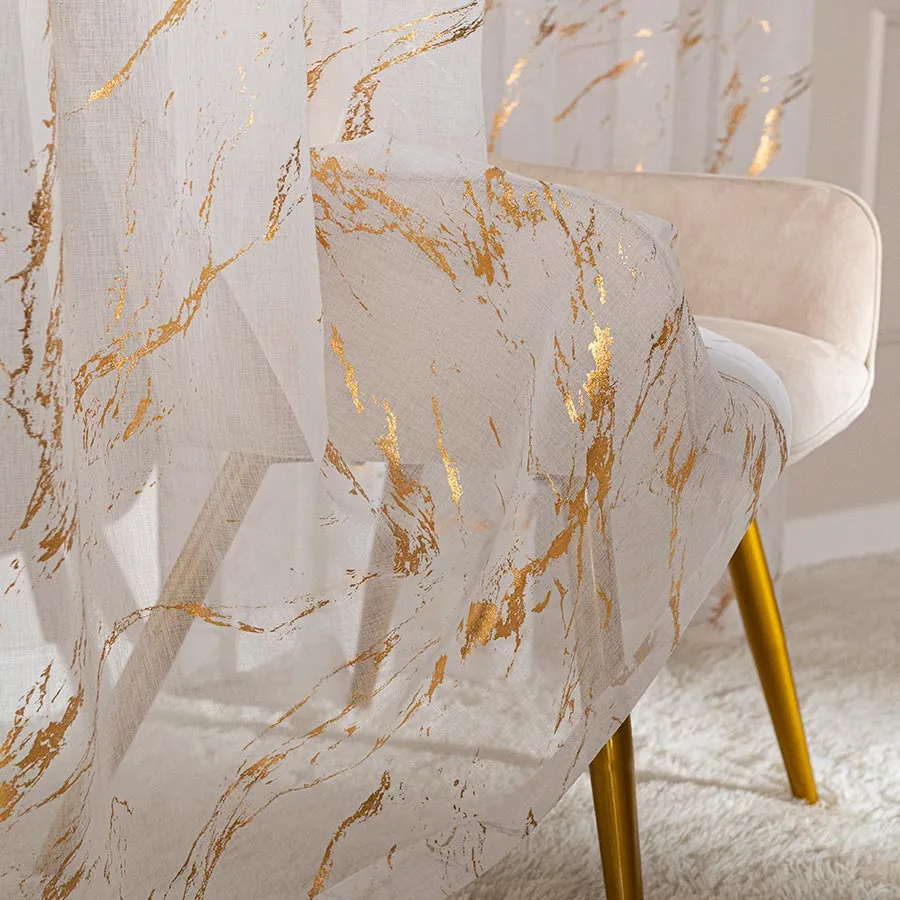 MARMA Firana gotowa na przelotkach z ołowianką, szerokość 140cm x wysokość 250cm, kolor 004 biały ze złotym zdobieniem 1